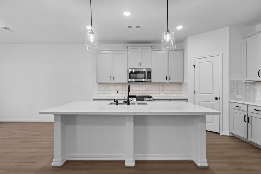 7811 Topaz Ridge Drive Angleton, TX 77515