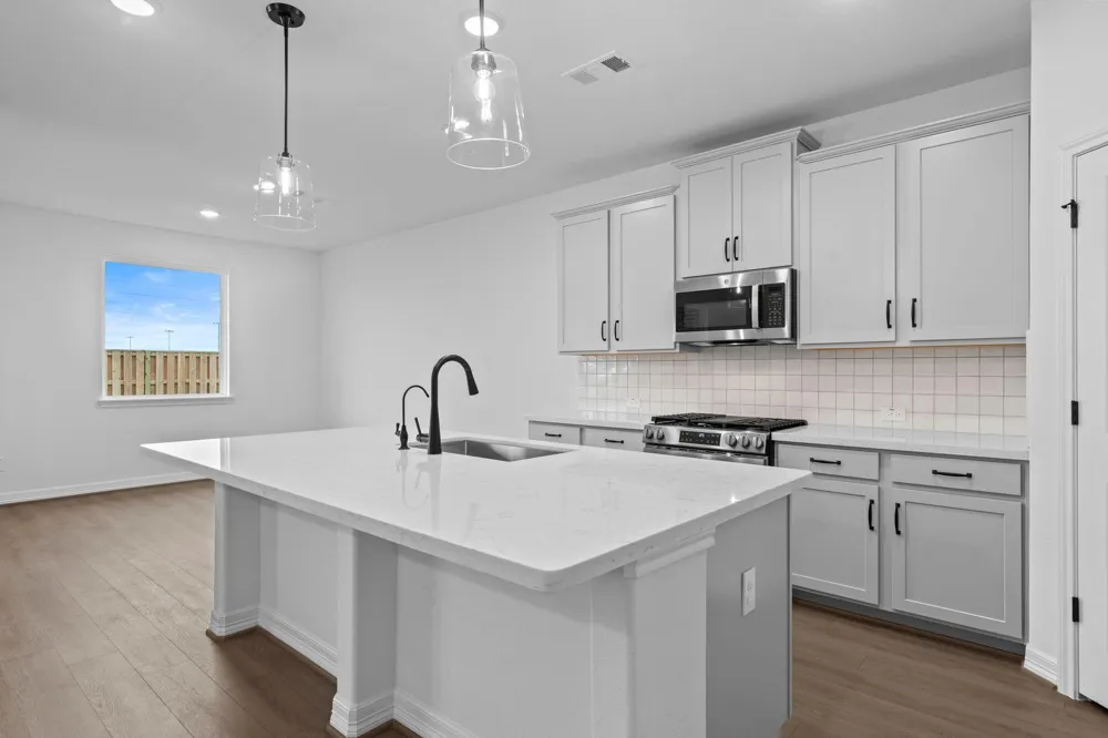 7811 Topaz Ridge Drive Angleton, TX 77515