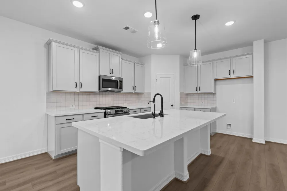 7811 Topaz Ridge Drive Angleton, TX 77515
