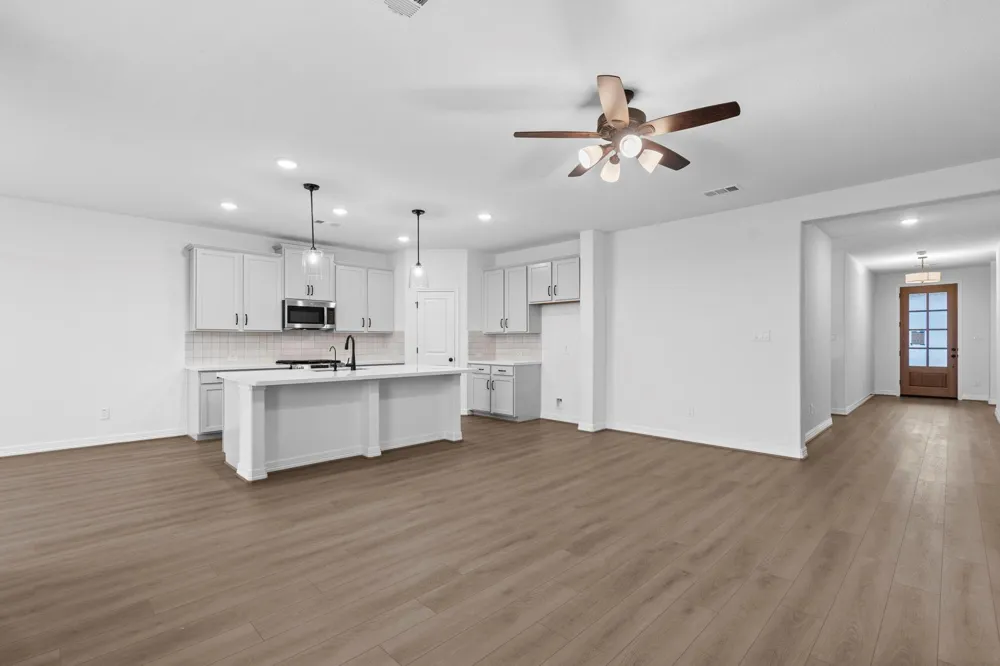 7811 Topaz Ridge Drive Angleton, TX 77515
