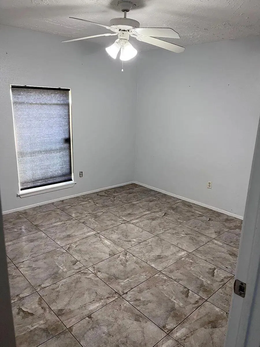 6439 S Briar Bayou Drive Houston, TX 77072