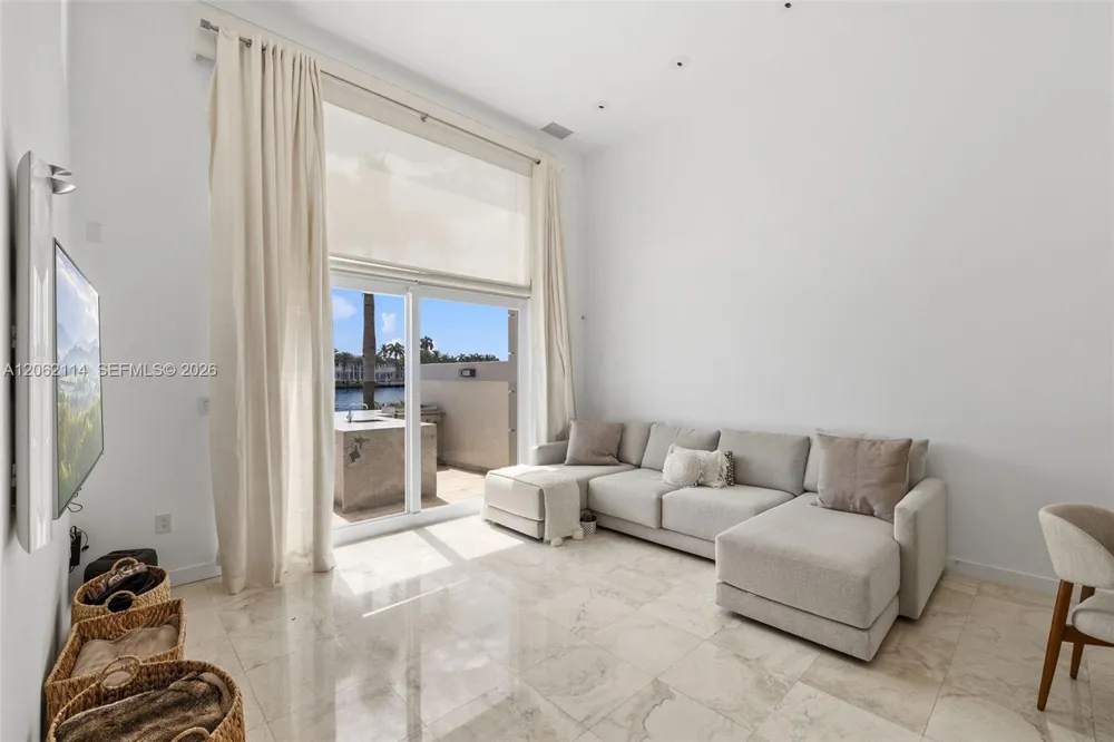 21103 NE 38th Ave #77 Aventura, FL 33180