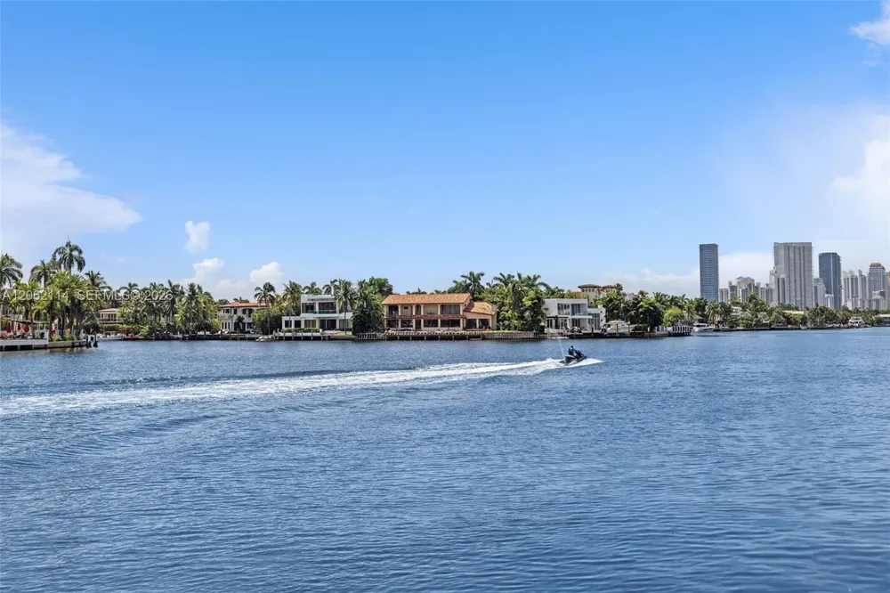 21103 NE 38th Ave #77 Aventura, FL 33180