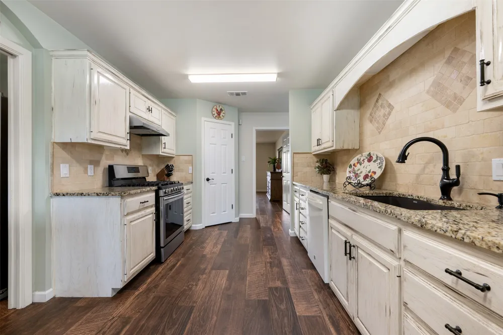 111 Lookout Circle Hutto, TX 78634