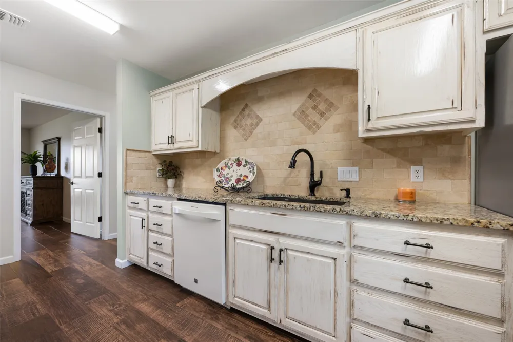111 Lookout Circle Hutto, TX 78634