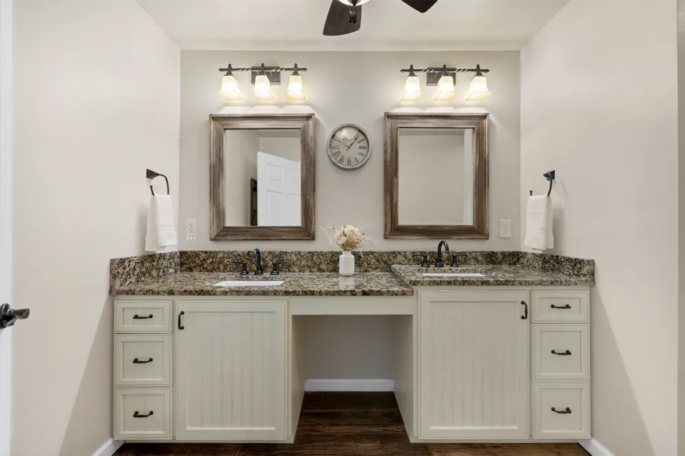 111 Lookout Circle Hutto, TX 78634