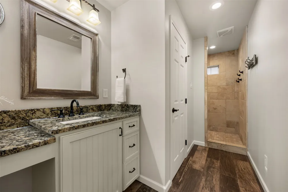 111 Lookout Circle Hutto, TX 78634