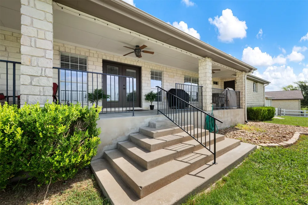 111 Lookout Circle Hutto, TX 78634