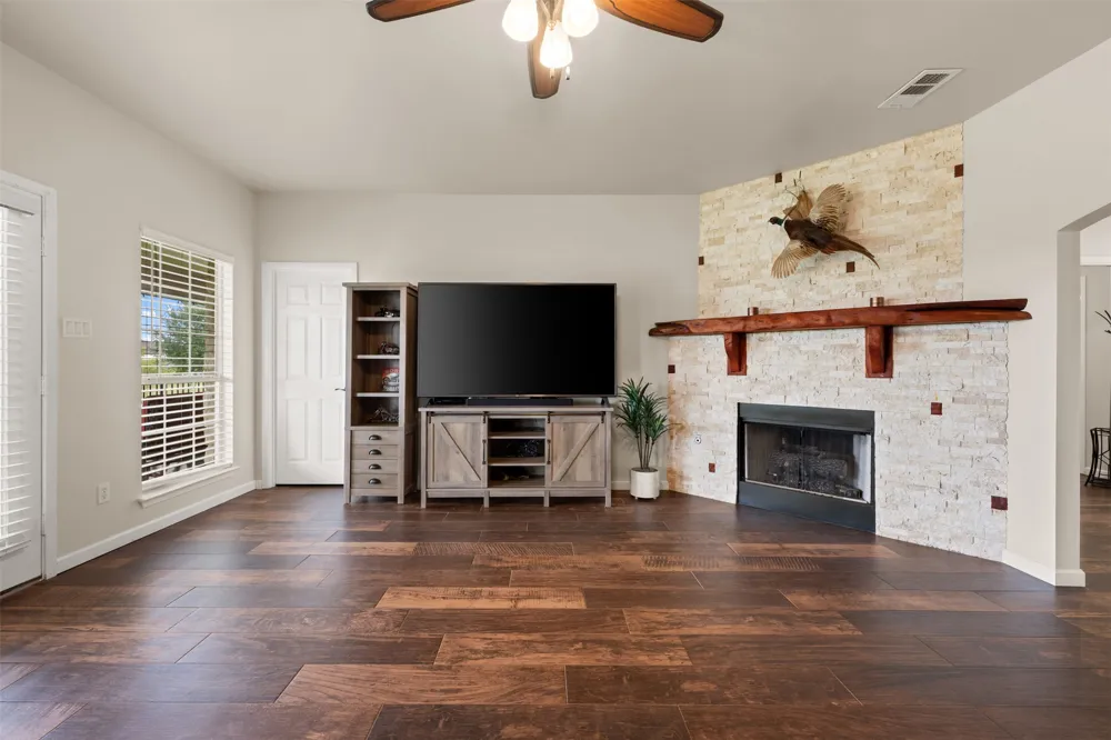 111 Lookout Circle Hutto, TX 78634