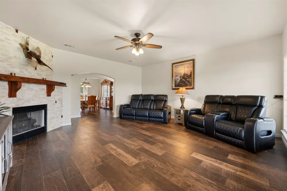 111 Lookout Circle Hutto, TX 78634