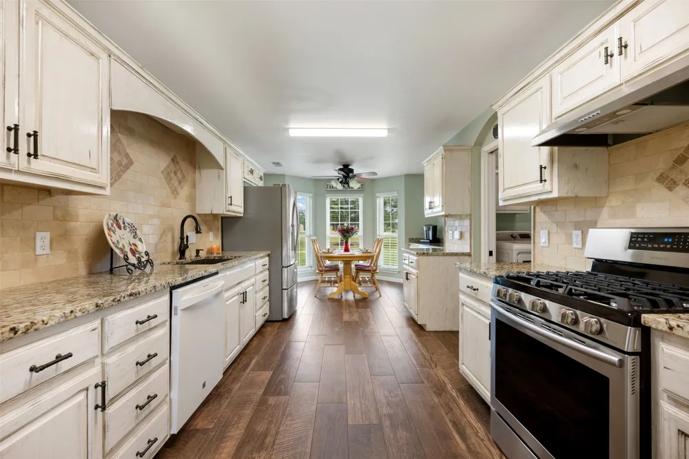 111 Lookout Circle Hutto, TX 78634