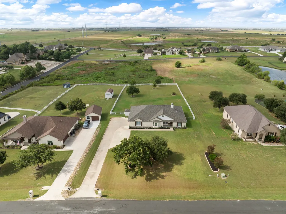 111 Lookout Circle Hutto, TX 78634