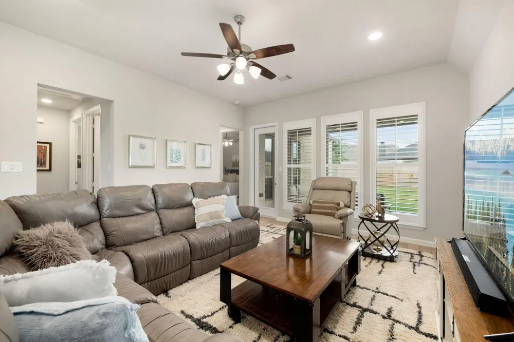5043 Country Meadows Trail Iowa Colony, TX 77583