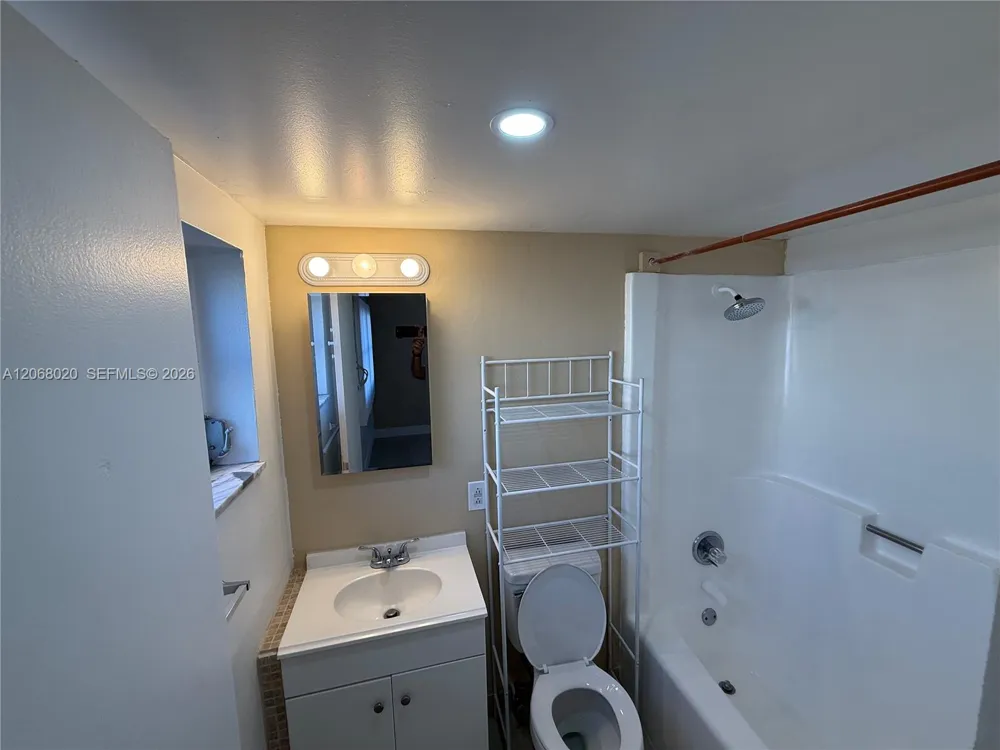 5168 NE 6th Ave #407 Oakland Park, FL 33334