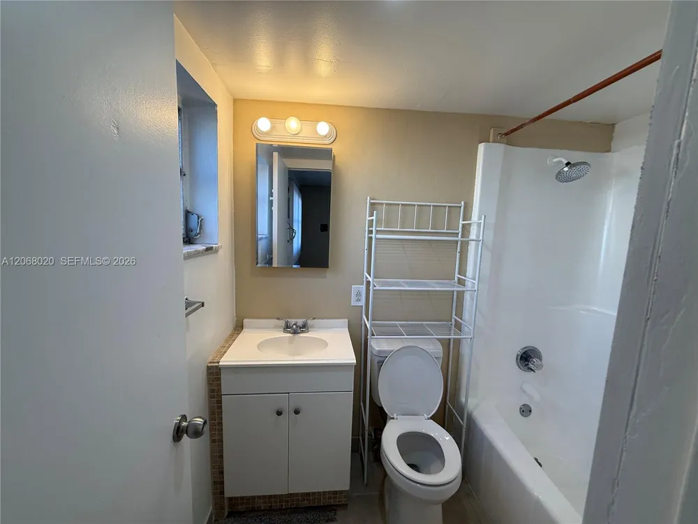 5168 NE 6th Ave #407 Oakland Park, FL 33334