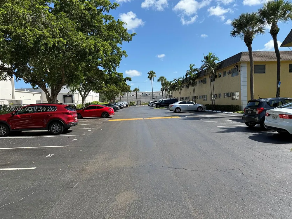 5168 NE 6th Ave #407 Oakland Park, FL 33334