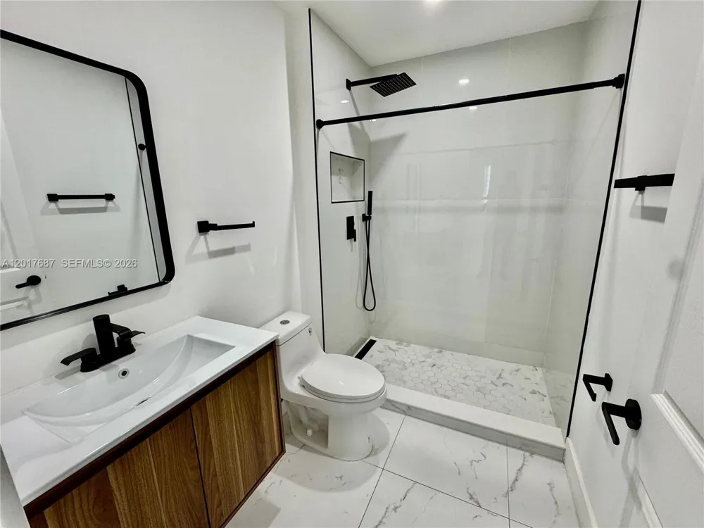 421 NW 13th Ave #A Miami, FL 33125