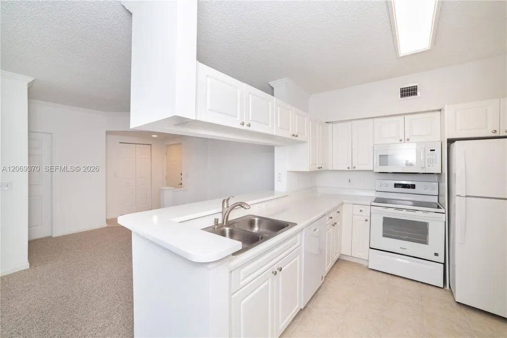 17100 Bay Rd #1407 Sunny Isles Beach, FL 33160