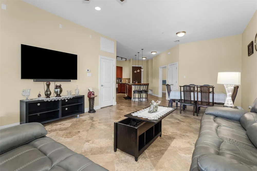 17040 W Fm 1097 Road #6103 Montgomery, TX 77356