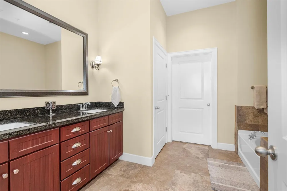 17040 W Fm 1097 Road #6103 Montgomery, TX 77356