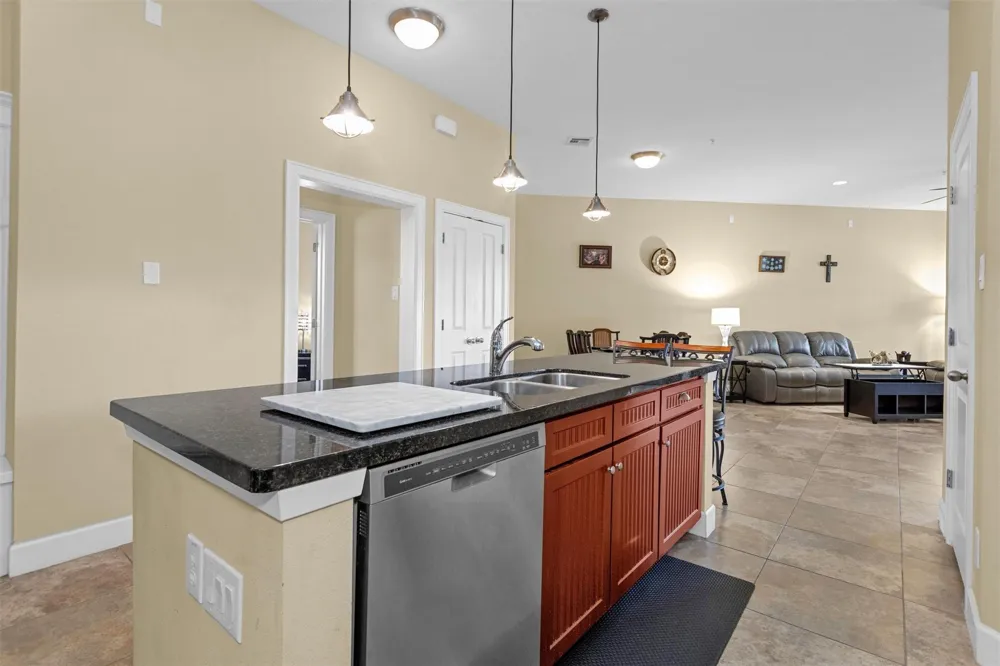 17040 W Fm 1097 Road #6103 Montgomery, TX 77356
