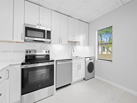 2300 NE 6th Ave #201