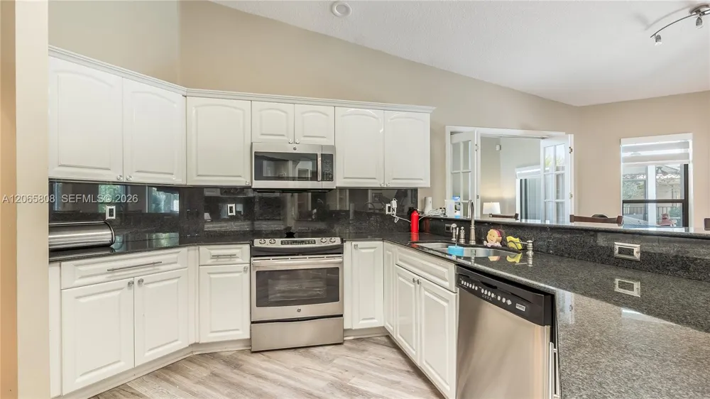1097 Smoke Tree Ct Weston, FL 33326