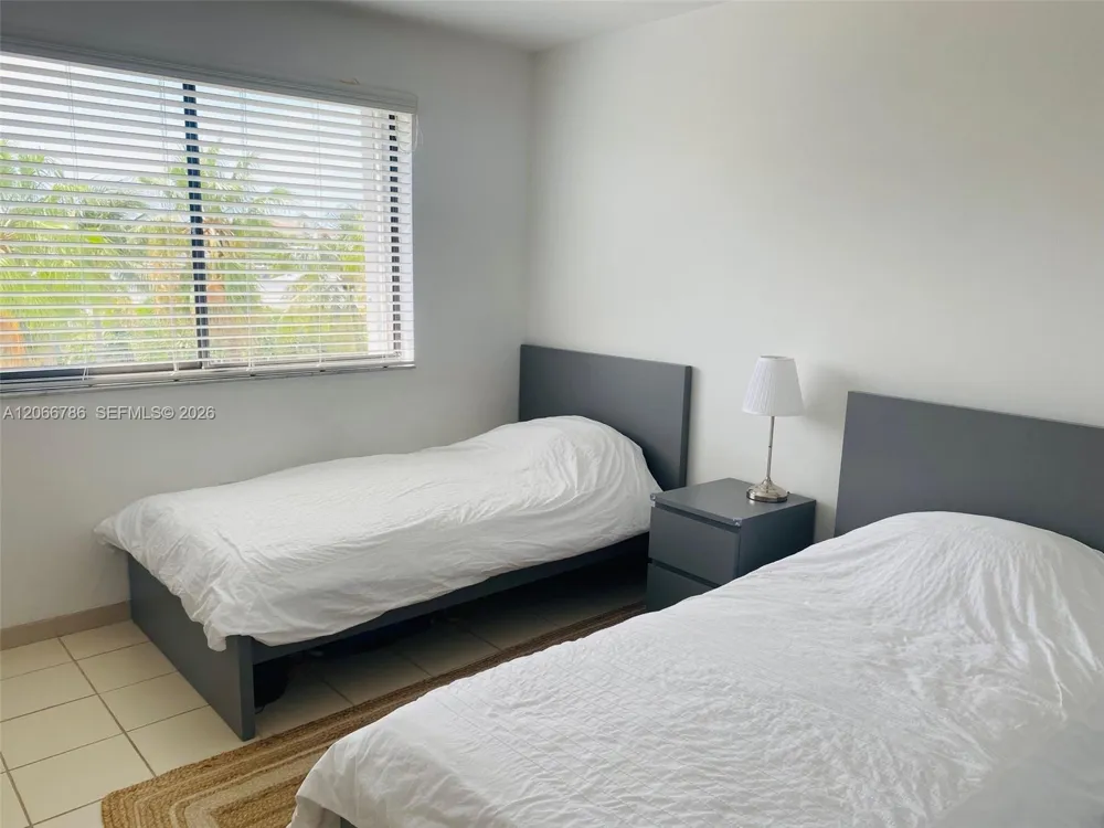 255 Galen Dr #4L Key Biscayne, FL 33149