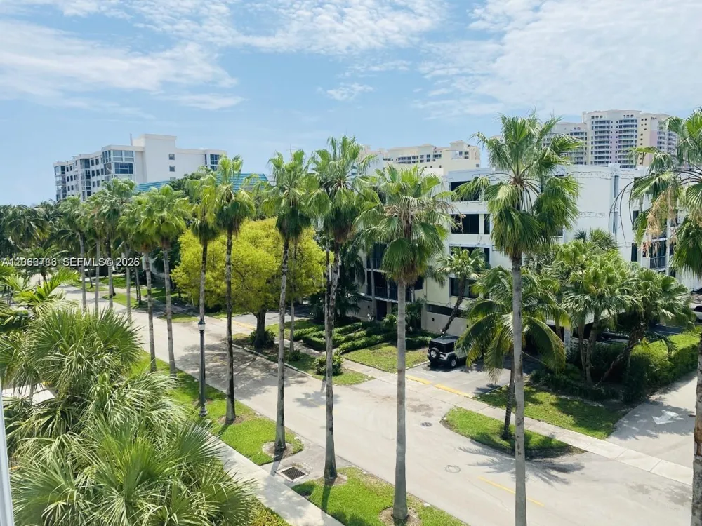 255 Galen Dr #4L Key Biscayne, FL 33149