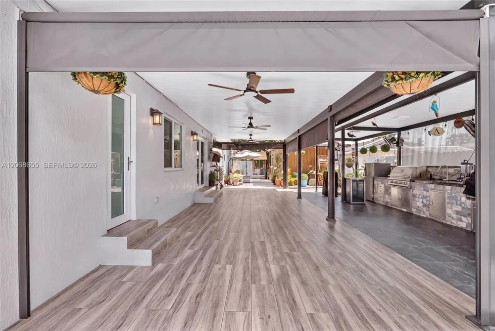 700 W 51st Pl Hialeah, FL 33012