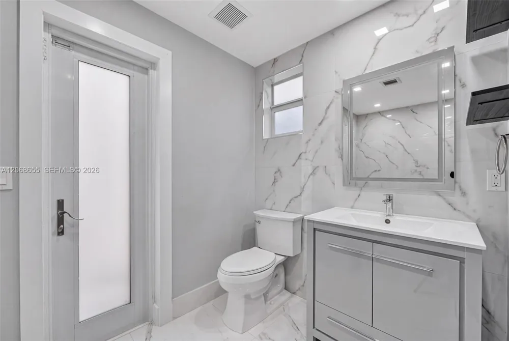 700 W 51st Pl Hialeah, FL 33012