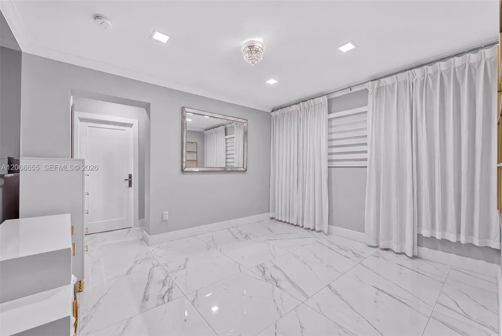 700 W 51st Pl Hialeah, FL 33012