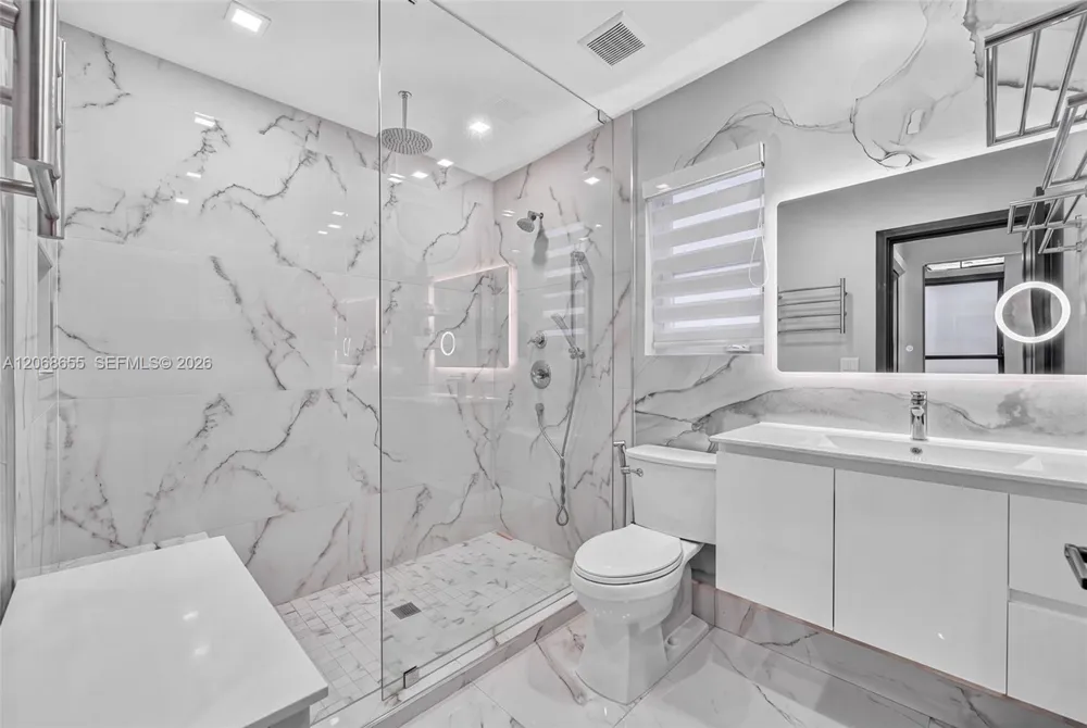 700 W 51st Pl Hialeah, FL 33012