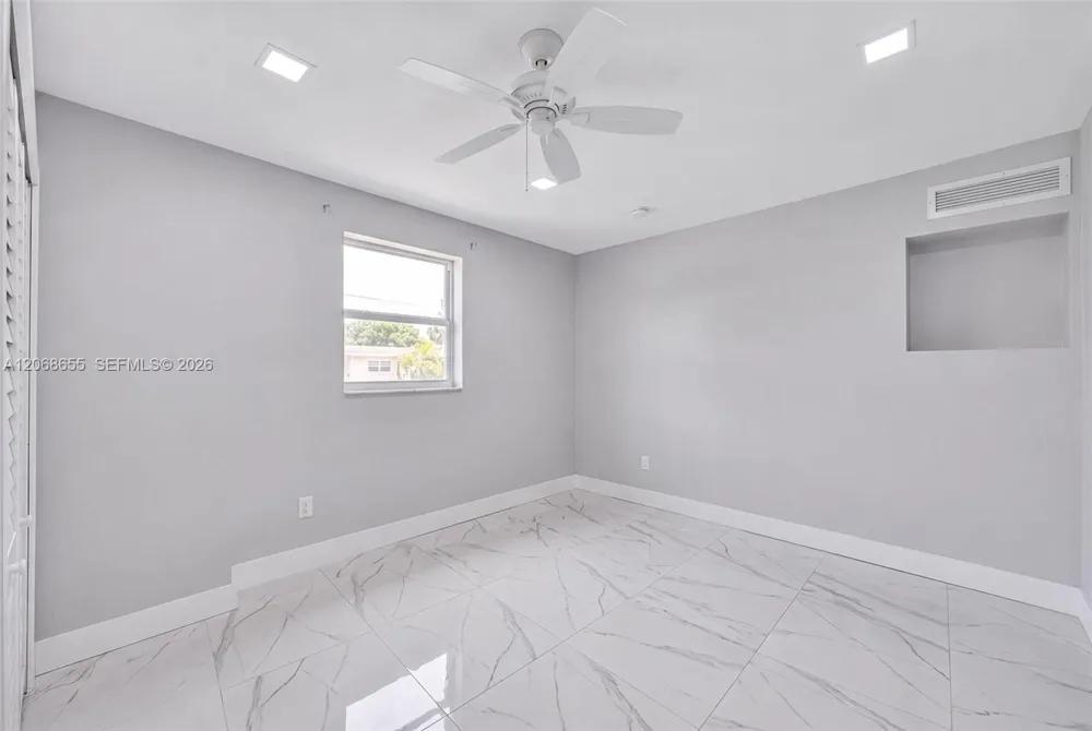 700 W 51st Pl Hialeah, FL 33012