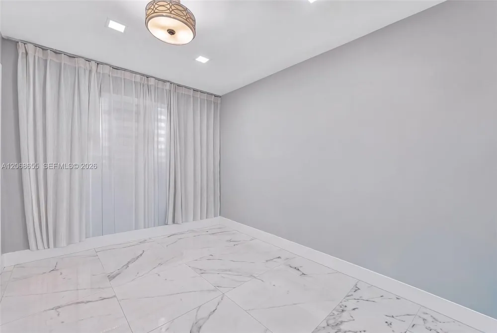 700 W 51st Pl Hialeah, FL 33012