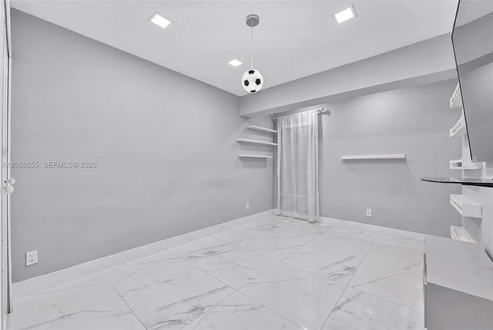 700 W 51st Pl Hialeah, FL 33012