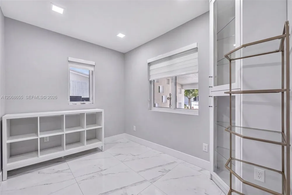 700 W 51st Pl Hialeah, FL 33012
