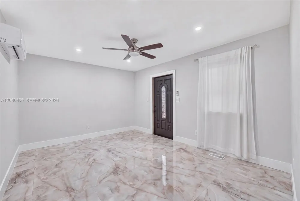 700 W 51st Pl Hialeah, FL 33012