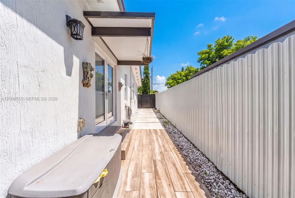 700 W 51st Pl Hialeah, FL 33012