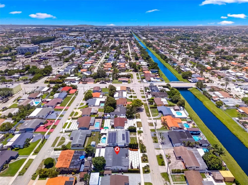 700 W 51st Pl Hialeah, FL 33012
