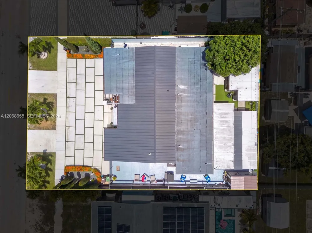 700 W 51st Pl Hialeah, FL 33012