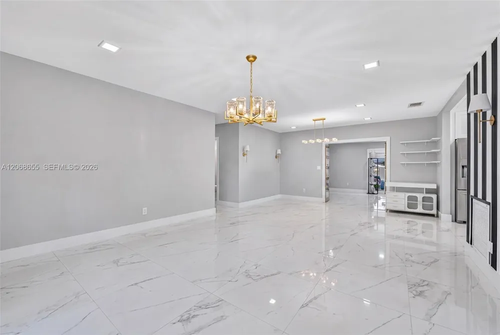 700 W 51st Pl Hialeah, FL 33012