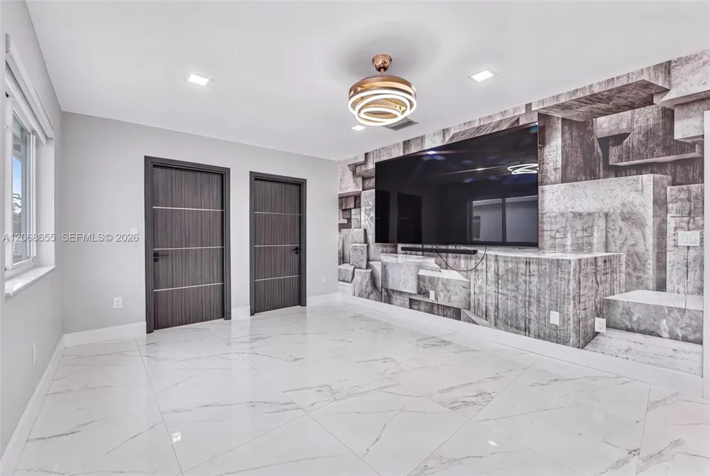 700 W 51st Pl Hialeah, FL 33012