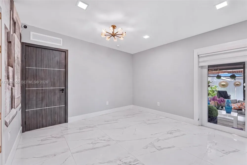 700 W 51st Pl Hialeah, FL 33012