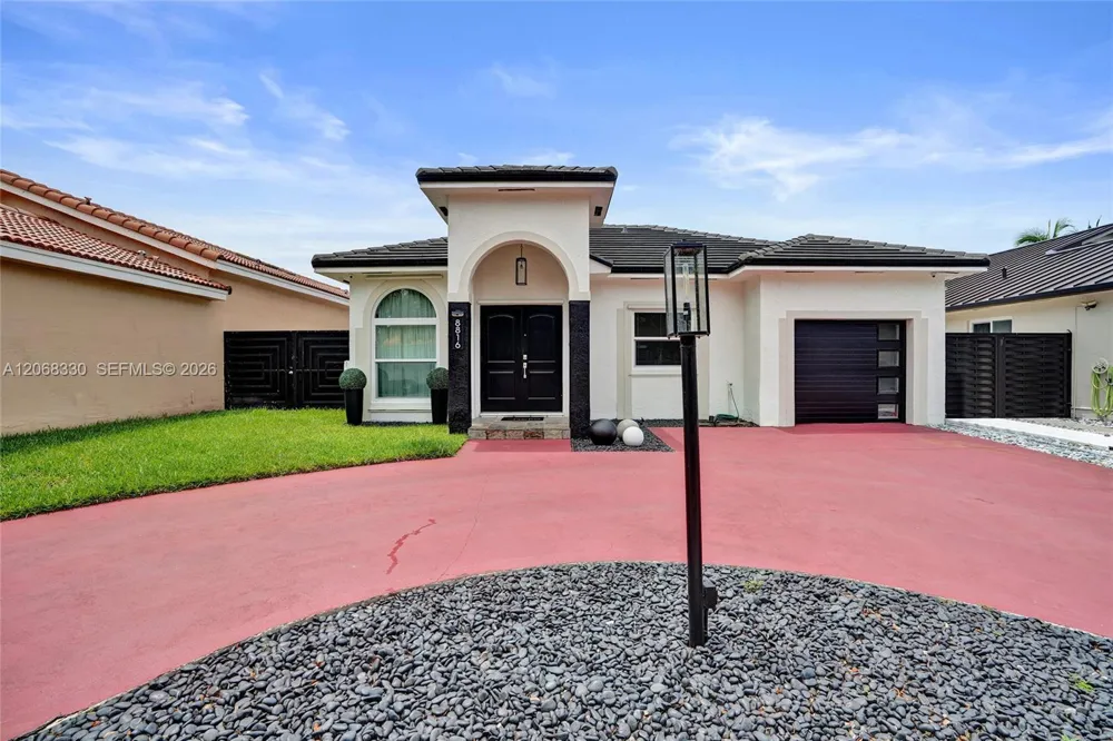 8816 NW 149th Ter Miami Lakes, FL 33018