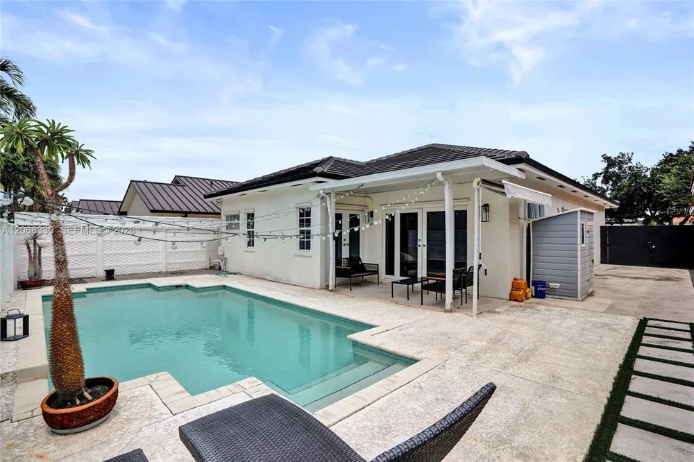 8816 NW 149th Ter Miami Lakes, FL 33018
