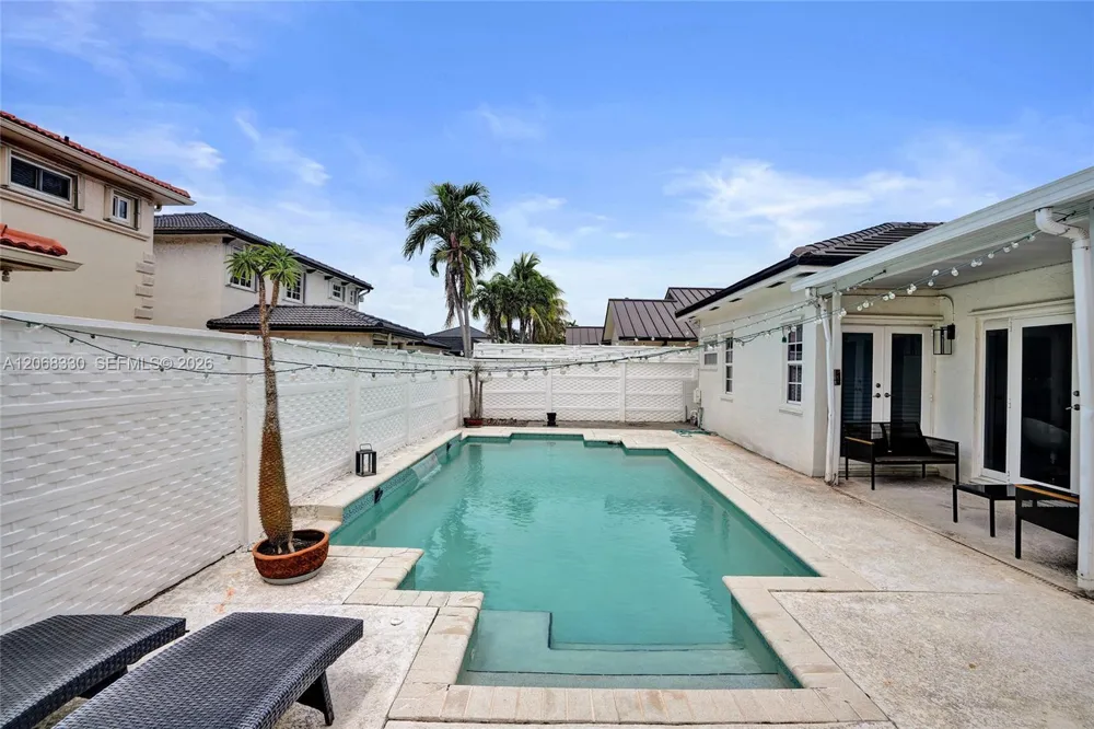 8816 NW 149th Ter Miami Lakes, FL 33018