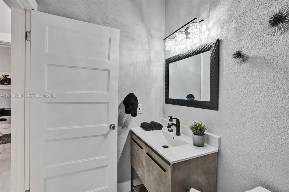 8816 NW 149th Ter Miami Lakes, FL 33018
