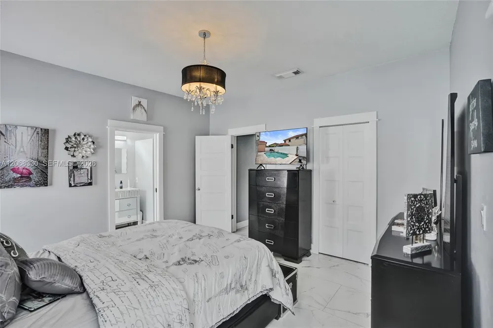 8816 NW 149th Ter Miami Lakes, FL 33018