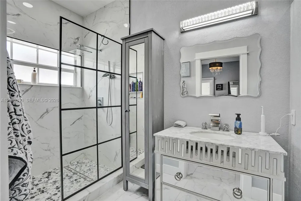 8816 NW 149th Ter Miami Lakes, FL 33018